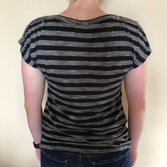 Striped tee with buttons on shoulder - Picture 5 of 5